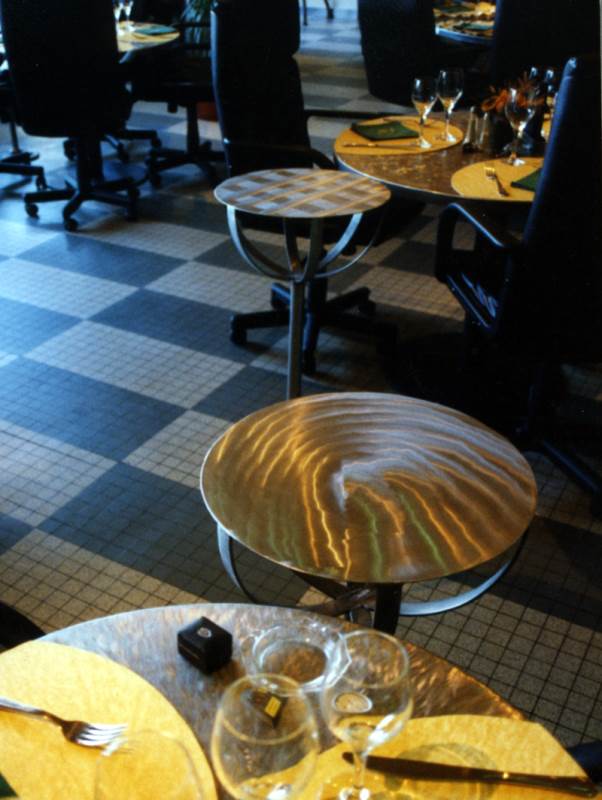 Dessertes inox et tables inox au Restaurant L'Usine - Création Alexandre Sotty