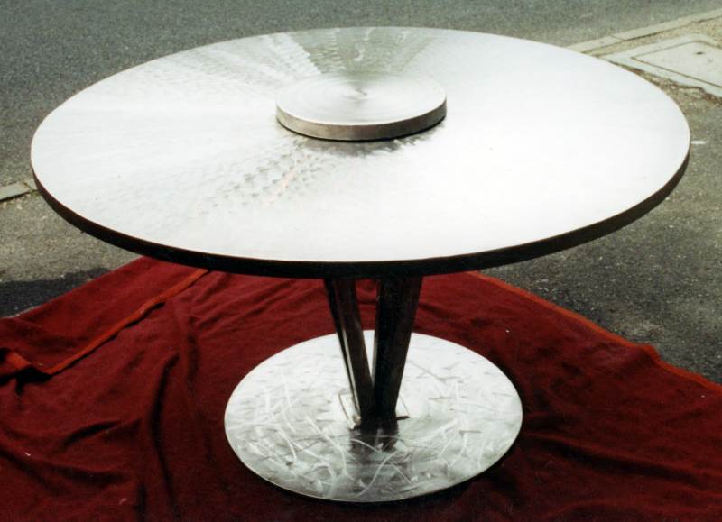 Table ronde diamètre 1m20 en inox avec plateau tournant - Création et réalisation Alexandre Sotty